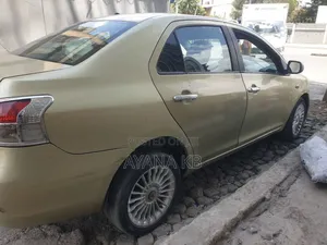 Toyota Yaris 2008 Gold