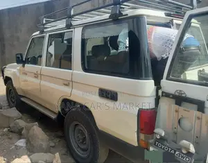 Toyota Land Cruiser 2015 White