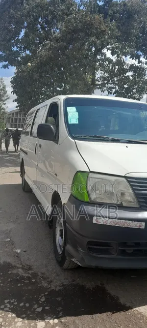 Photo - Toyota HiAce 2008 White