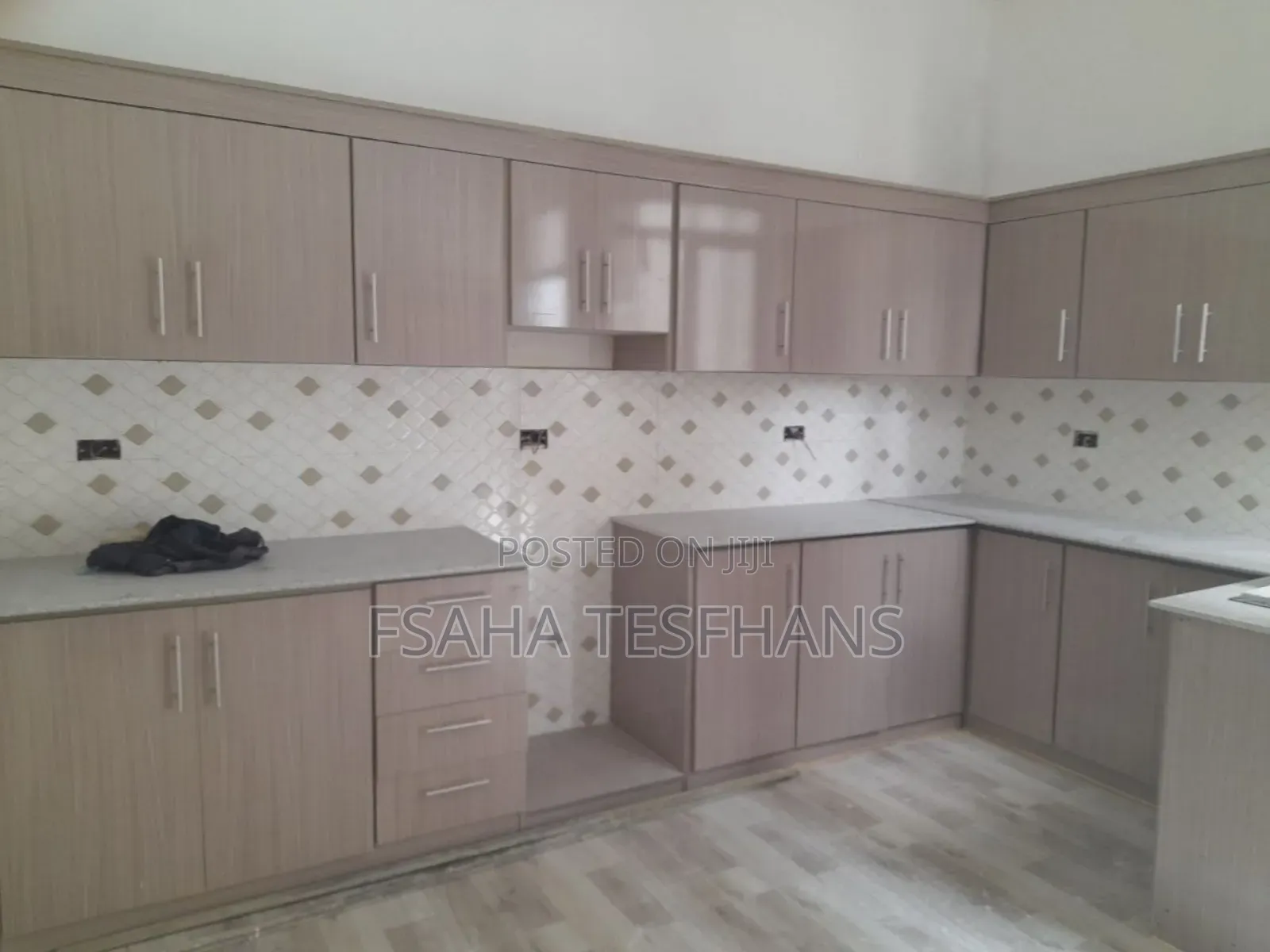 3bdrm Apartment in Apartments, Bole for rent