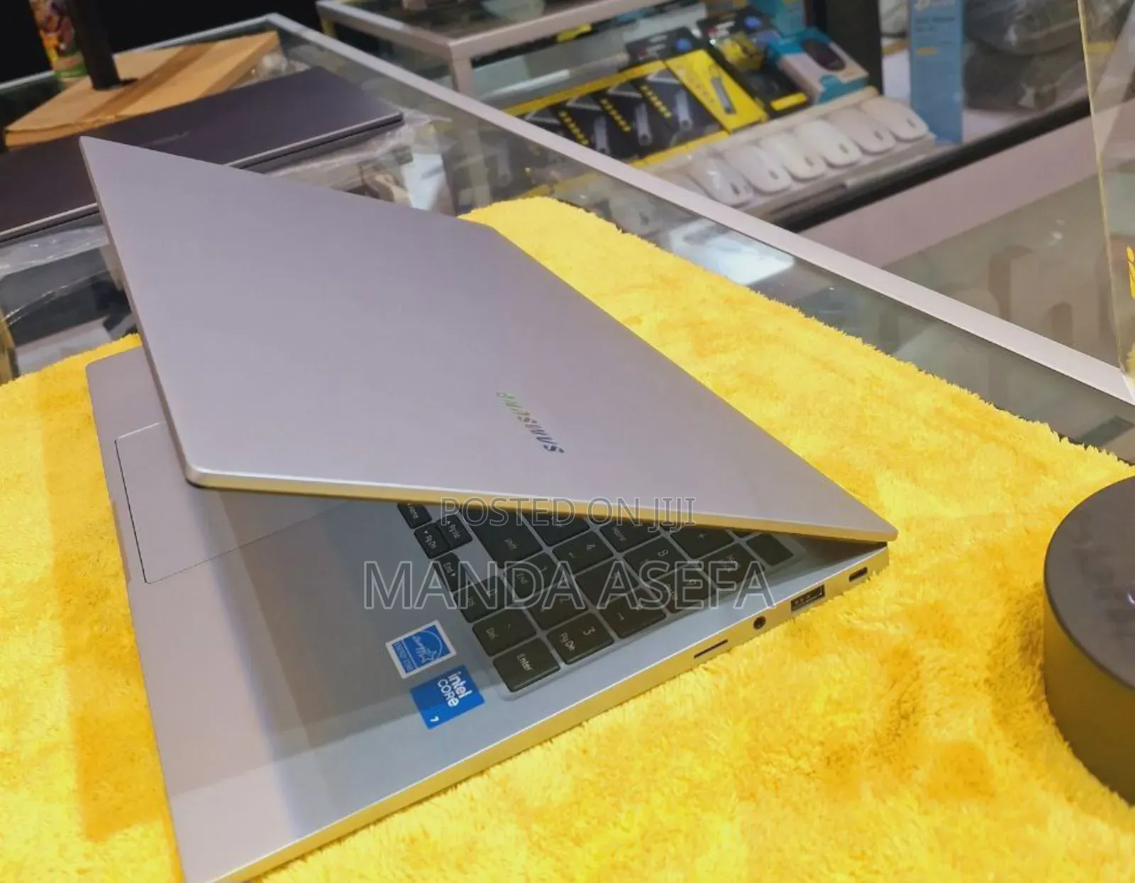 New Laptop Samsung 16GB Intel Core Ultra 7 SSD 512GB