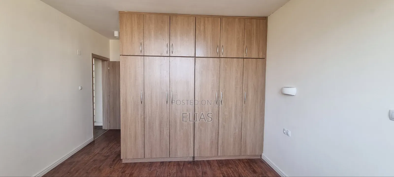 Closet ቁምሳጥን