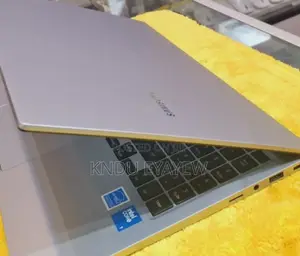 New Laptop Samsung 16GB Intel Core Ultra 7 SSD 512GB