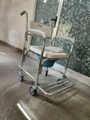 Photo - Commode Mini Wheel Chair半夜commode Mini Wheel Chair走向commode