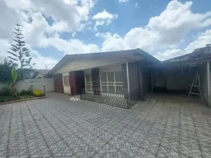 3bdrm Villa in የአያት ቪላ ያልታደሰ, Bole for sale