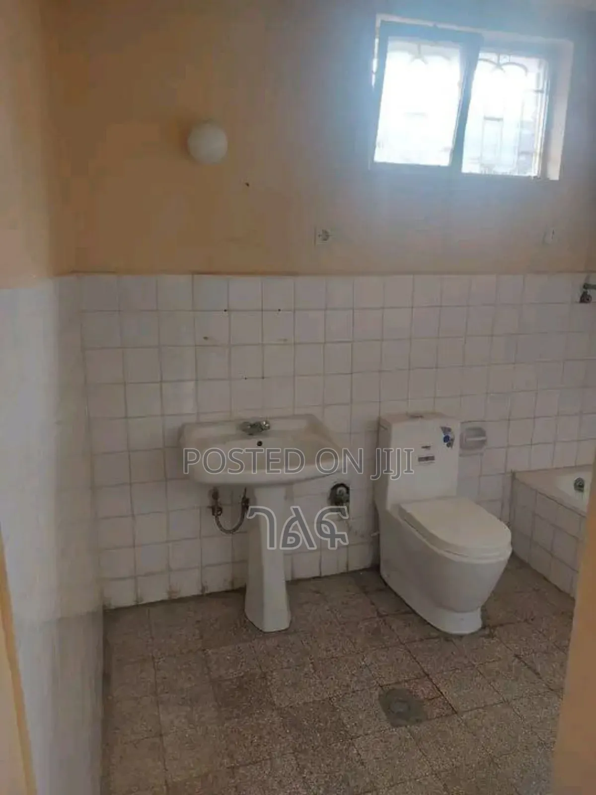 3bdrm Villa in የአያት ቪላ ያልታደሰ, Bole for sale