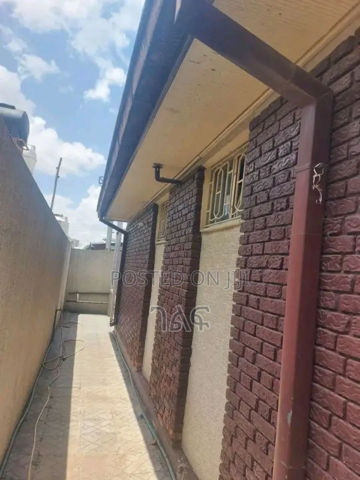 3bdrm Villa in የአያት ቪላ ያልታደሰ, Bole for sale