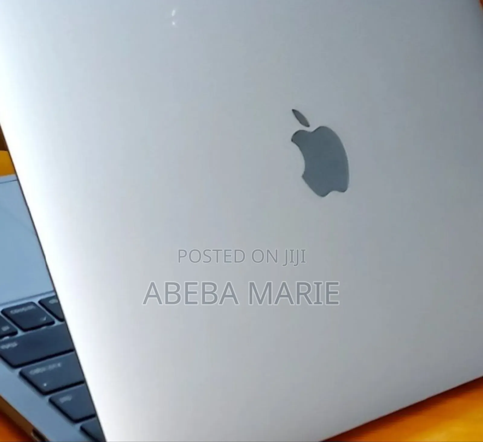 New Laptop Apple MacBook Pro 2022 M2 8GB Apple M2 SSD 256GB