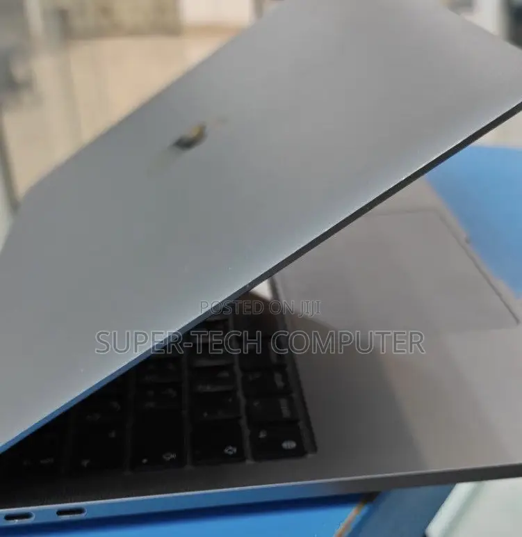 New Laptop Apple MacBook Pro 2022 M2 8GB Apple M2 SSD 256GB