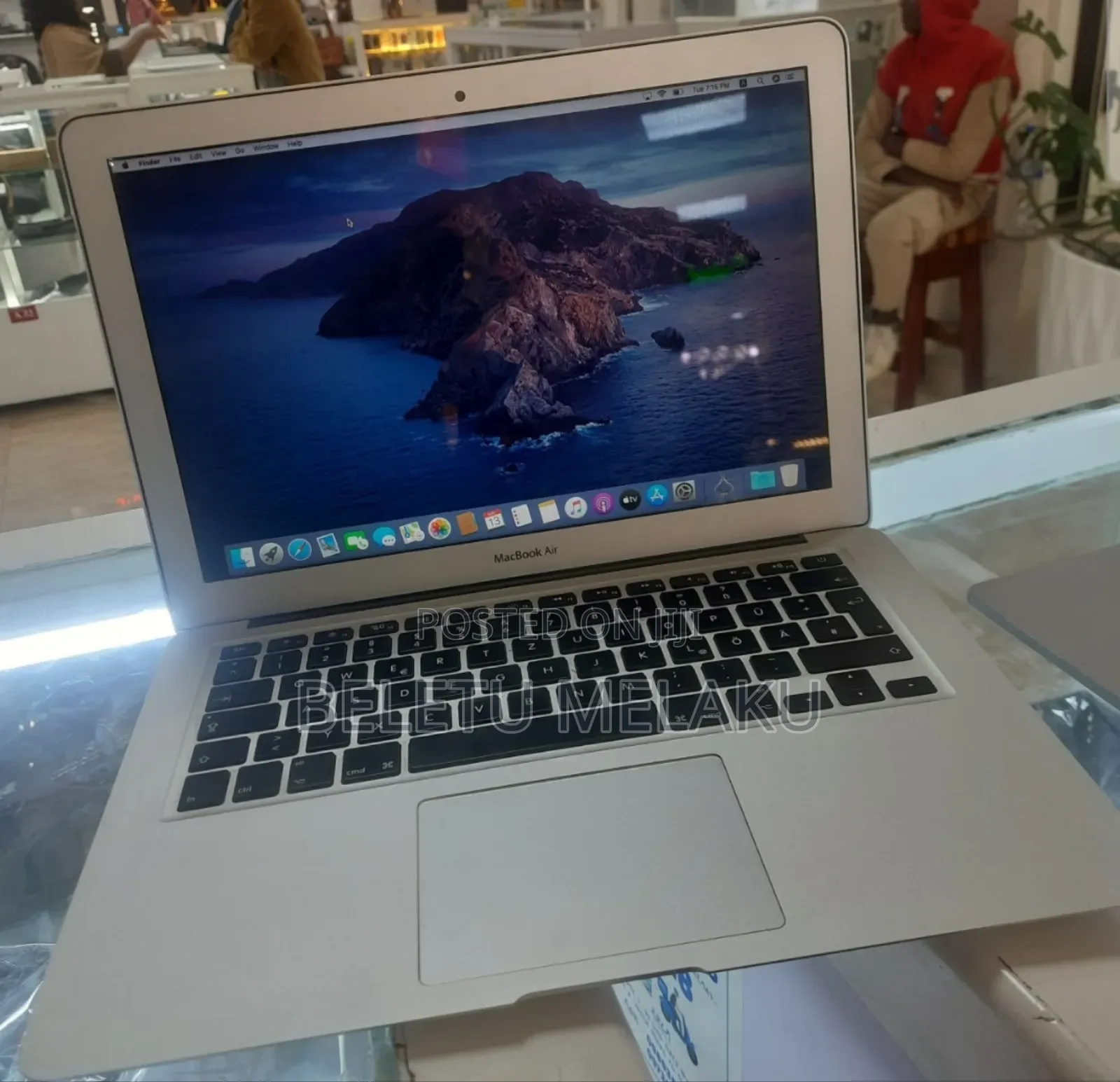 New Laptop Apple MacBook Air 2017 8GB Intel Core I7 SSD 128GB