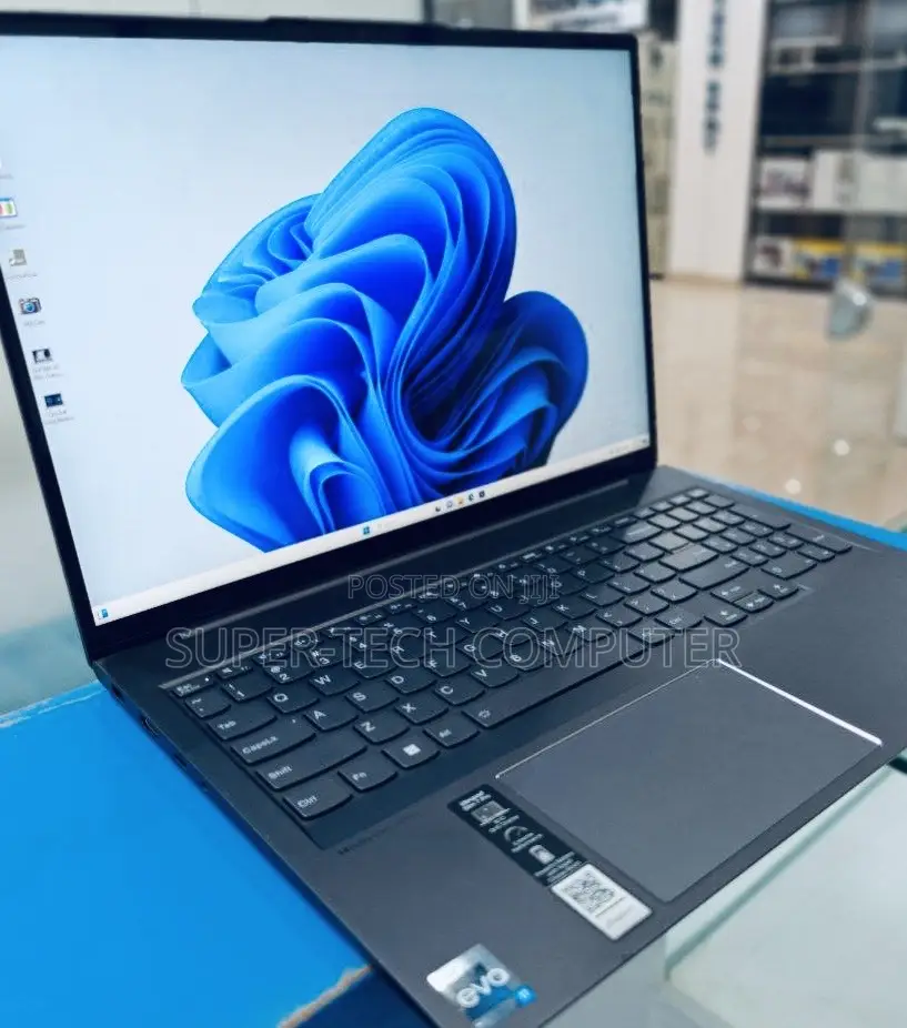 New Laptop Lenovo Yoga 700 32GB Intel Core I7 SSD 1T