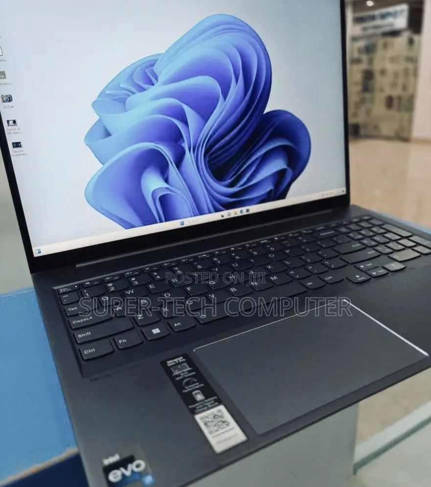 New Laptop Lenovo Yoga 700 32GB Intel Core I7 SSD 1T