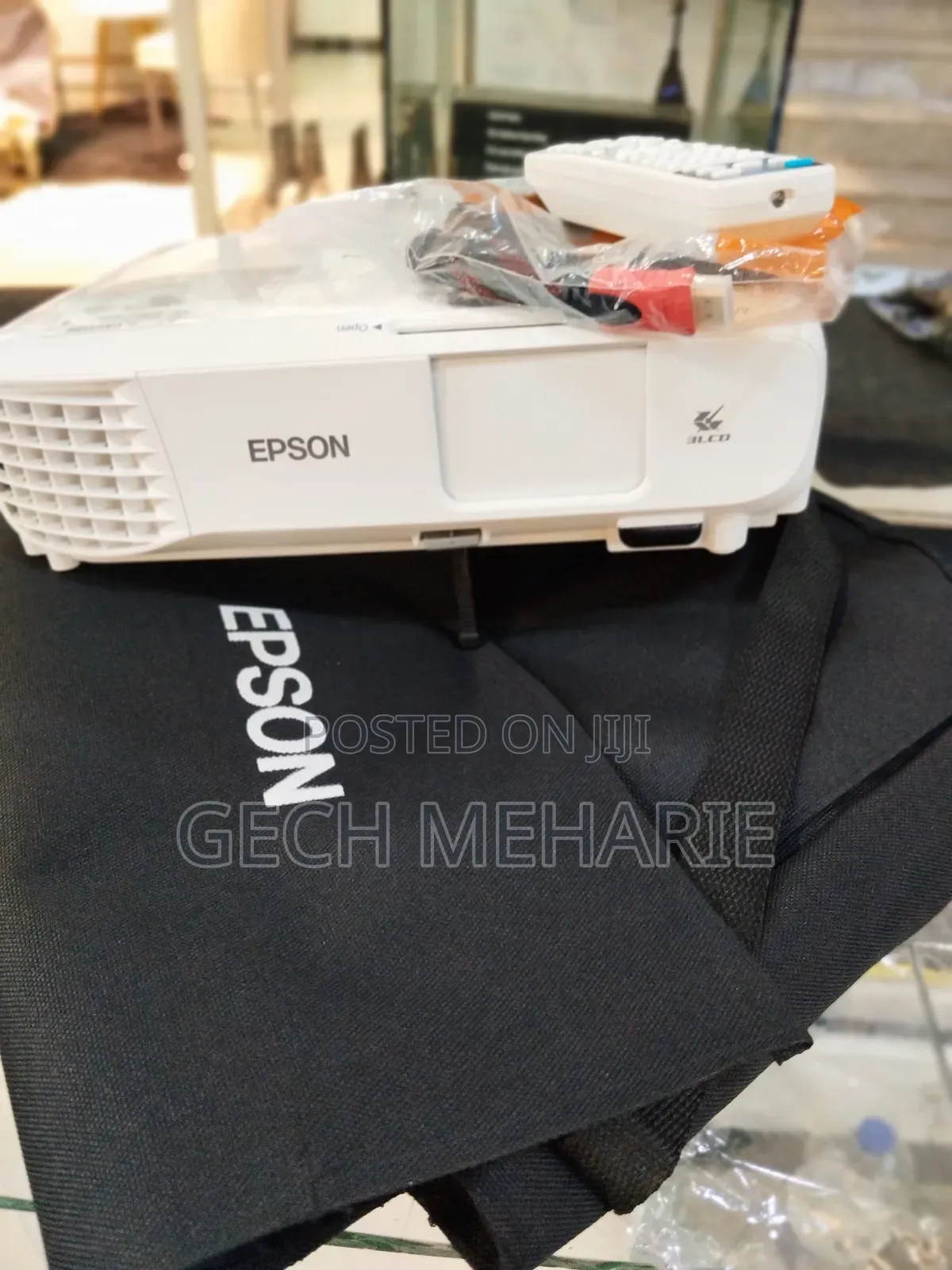 Tbrand New Epson Projector
With Manual Cd and Carto