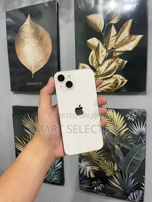 Photo - Apple iPhone 13 128 GB White