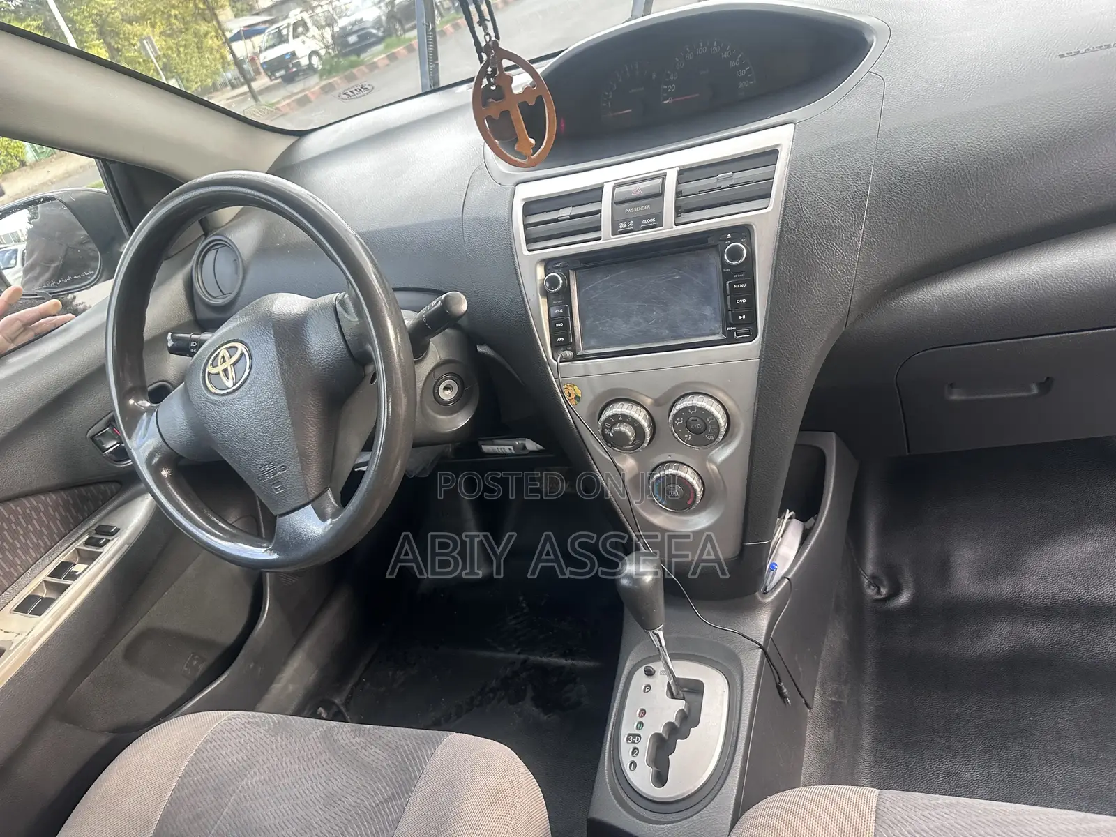 Toyota Yaris Base Sedan 4dr 2010 Black