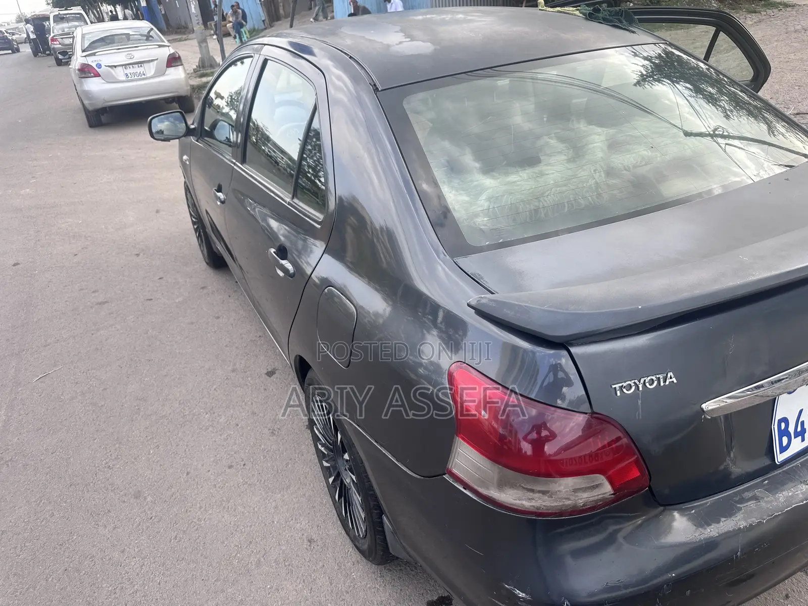 Toyota Yaris Base Sedan 4dr 2010 Black