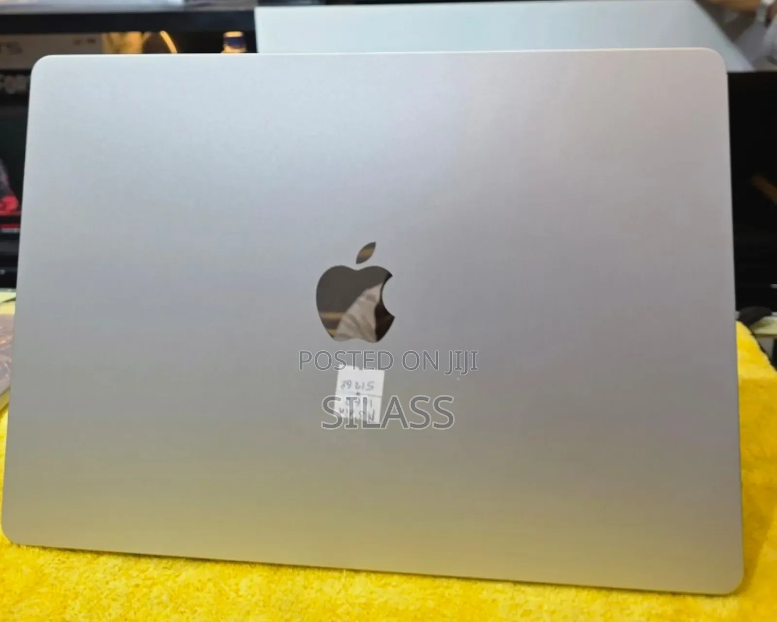 New Laptop Apple MacBook Air 2023 M2 16GB Apple M3 SSD 512GB