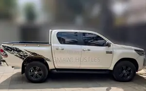 Toyota Hilux 2022 White