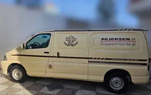 Photo - Toyota HiAce 2011 Yellow