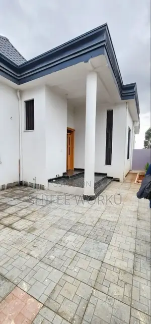 Furnished 6bdrm Villa in Tafo Around Ccd, Yeka for sale