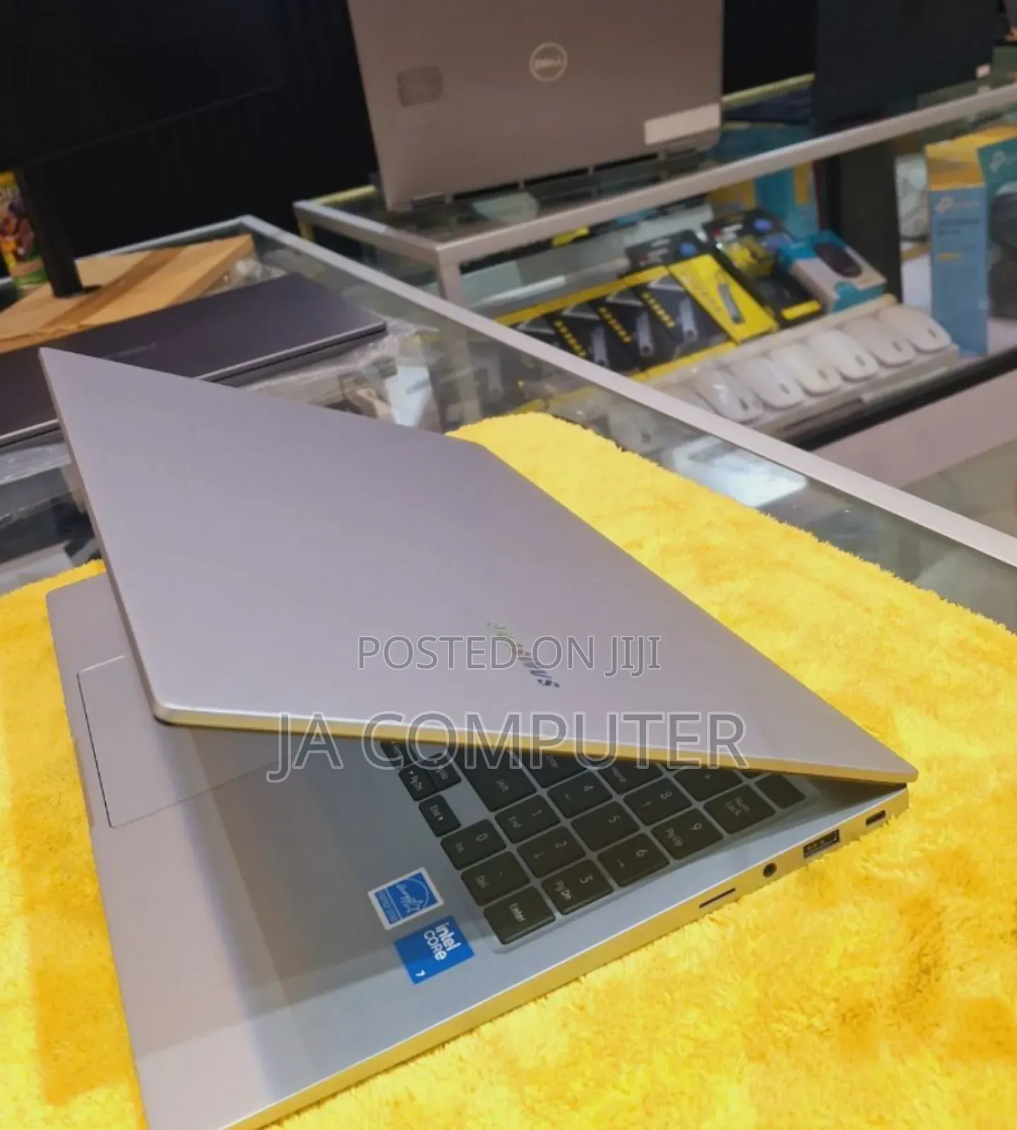 New Laptop Samsung 16GB Intel Core Ultra 7 SSD 512GB