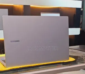 New Laptop Samsung 16GB Intel Core Ultra 7 SSD 512GB