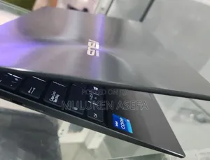 New Laptop Asus ZenBook UX303UA 8GB Intel Core I5 SSD 512GB