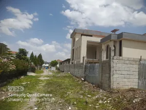 5bdrm Apartment in Roseta Real State, Yeka for sale