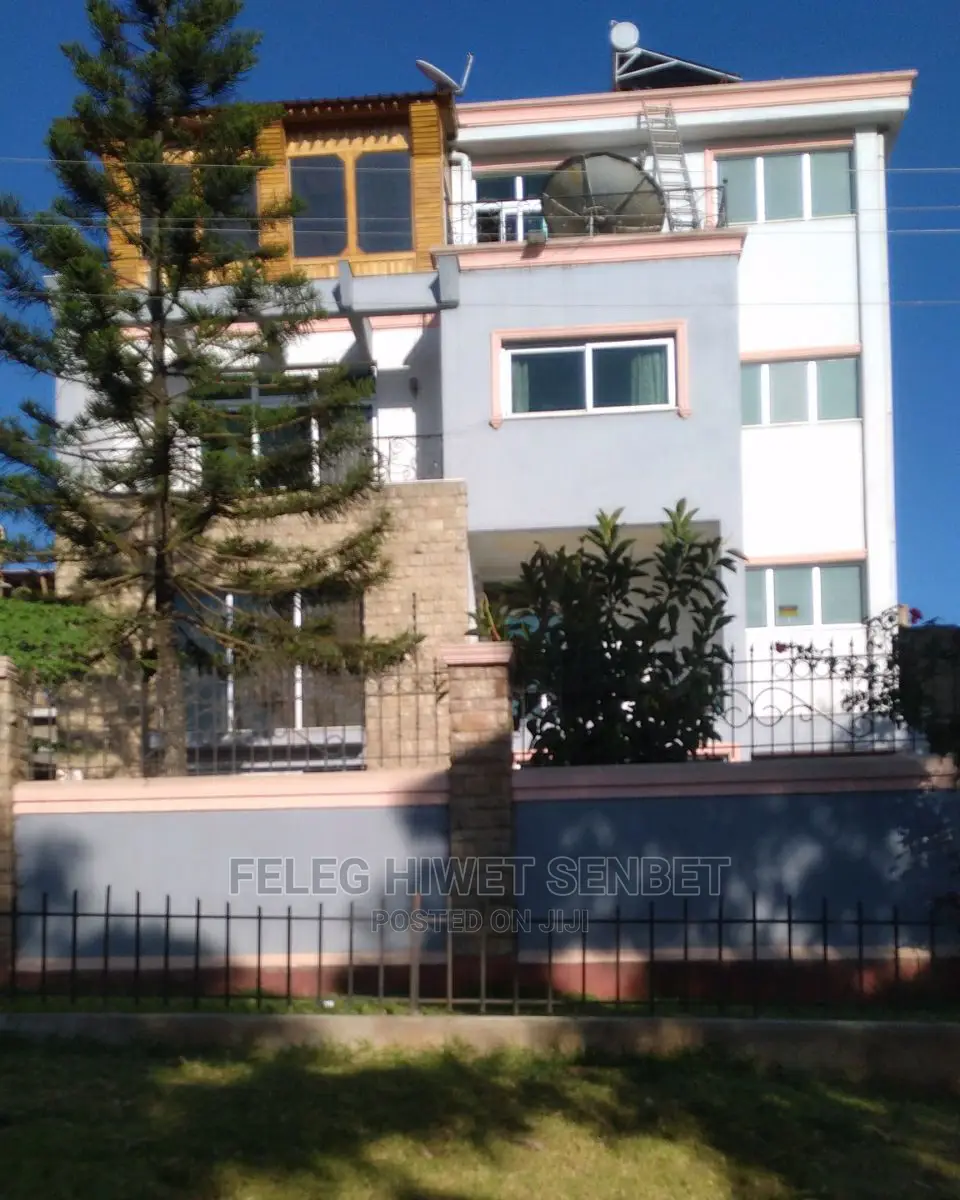 7bdrm House in አአ, Bole for Sale