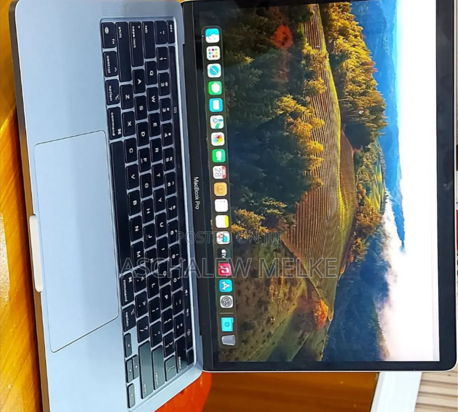 New Laptop Apple MacBook Pro 2022 M2 8GB Apple M2 SSD 256GB