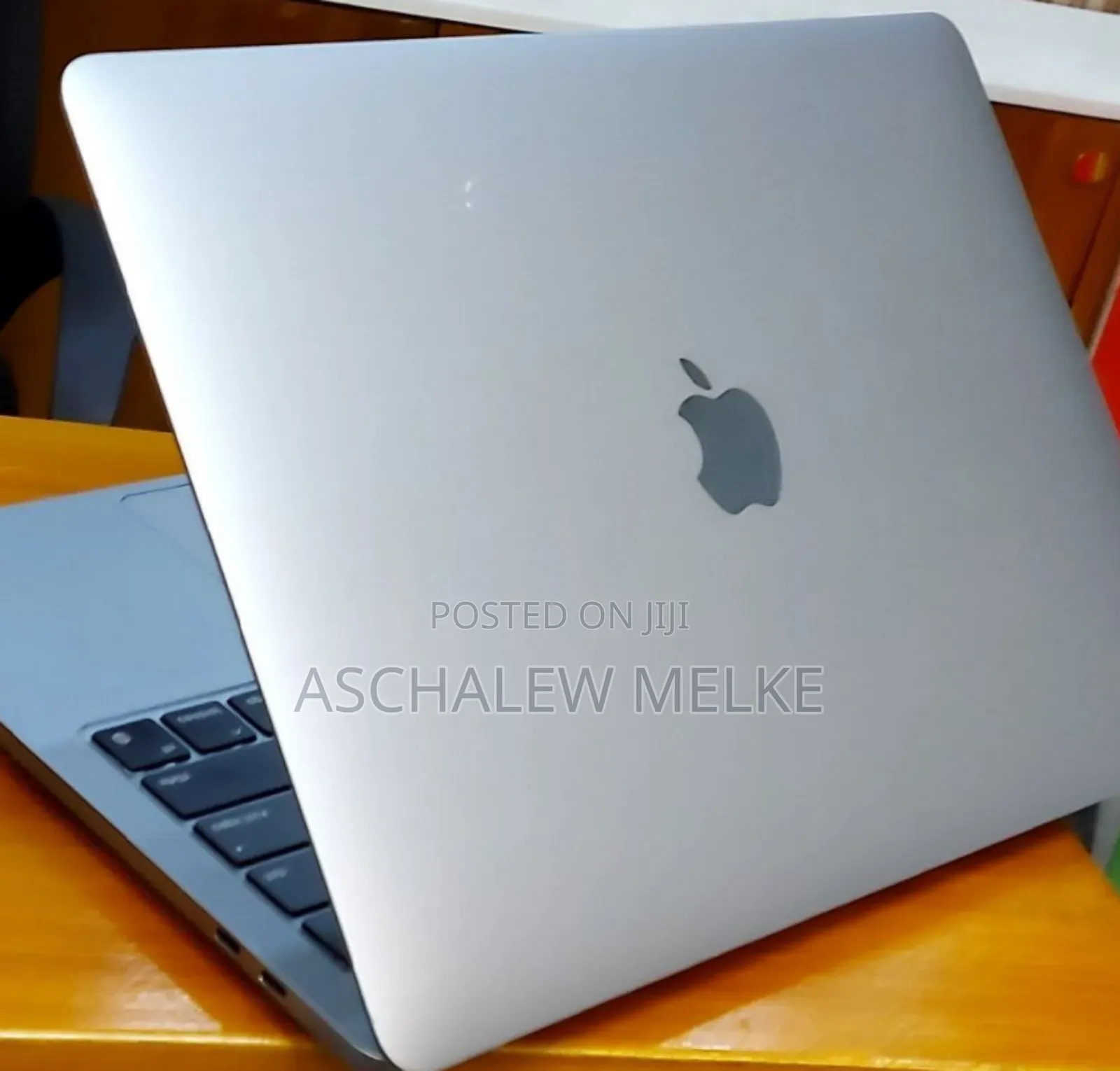 New Laptop Apple MacBook Pro 2022 M2 8GB Apple M2 SSD 256GB
