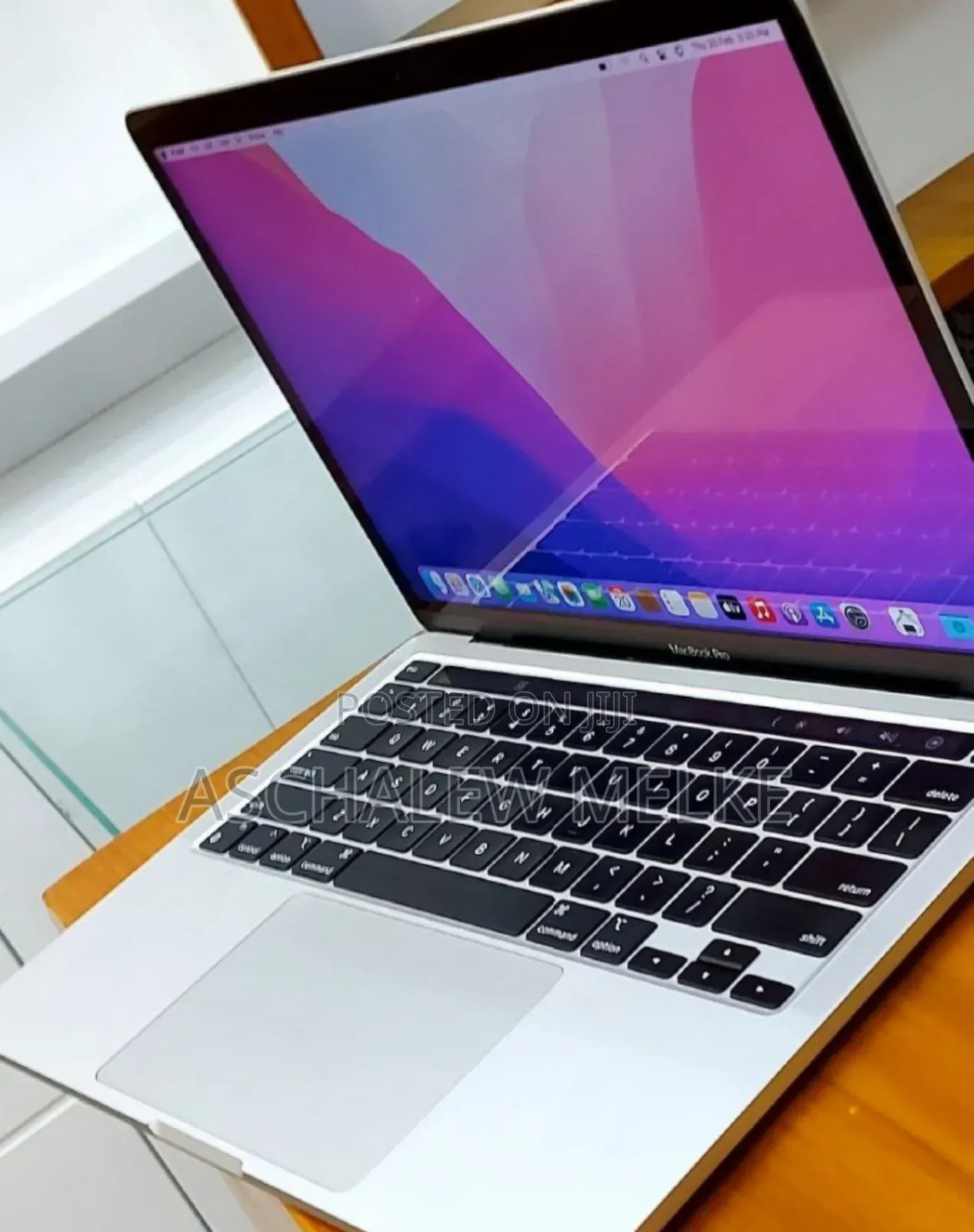 New Laptop Apple MacBook Pro 2020 M1 8GB Apple M1 SSD 256GB