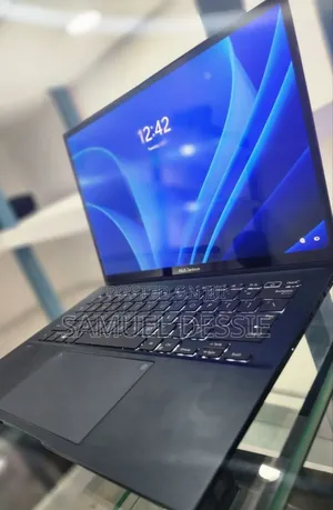 New Laptop Asus ZenBook 13 UX331UN 16GB Intel Core I7 SSD 512GB