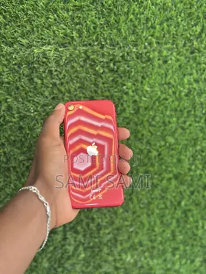 Apple iPhone SE (2020) 64 GB Red