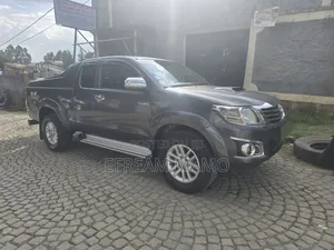 Toyota Hilux 2015 Gray