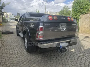 Toyota Hilux 2015 Gray