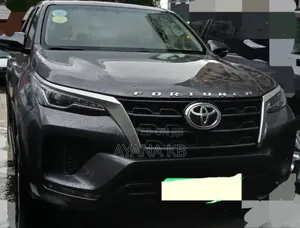 Photo - Toyota Fortuner 2022 Gray