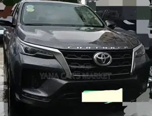 Toyota Fortuner 2022 Gray