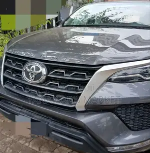 Toyota Fortuner 2022 Gray