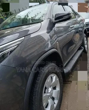 Toyota Fortuner 2022 Gray