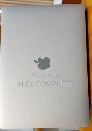 New Laptop Apple MacBook Pro 2022 M2 8GB Apple M2 SSD 256GB