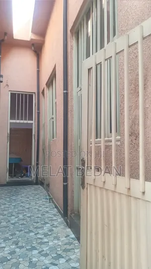 Photo - 10bdrm House in Adama for rent