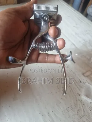 Photo - Manual Hair Cut Machine