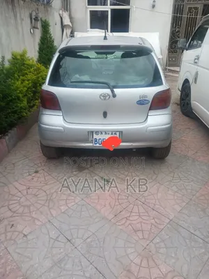 Photo - Toyota Vitz 2004 Silver