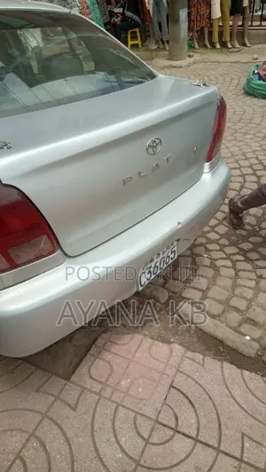 Toyota Platz 2001 Gold