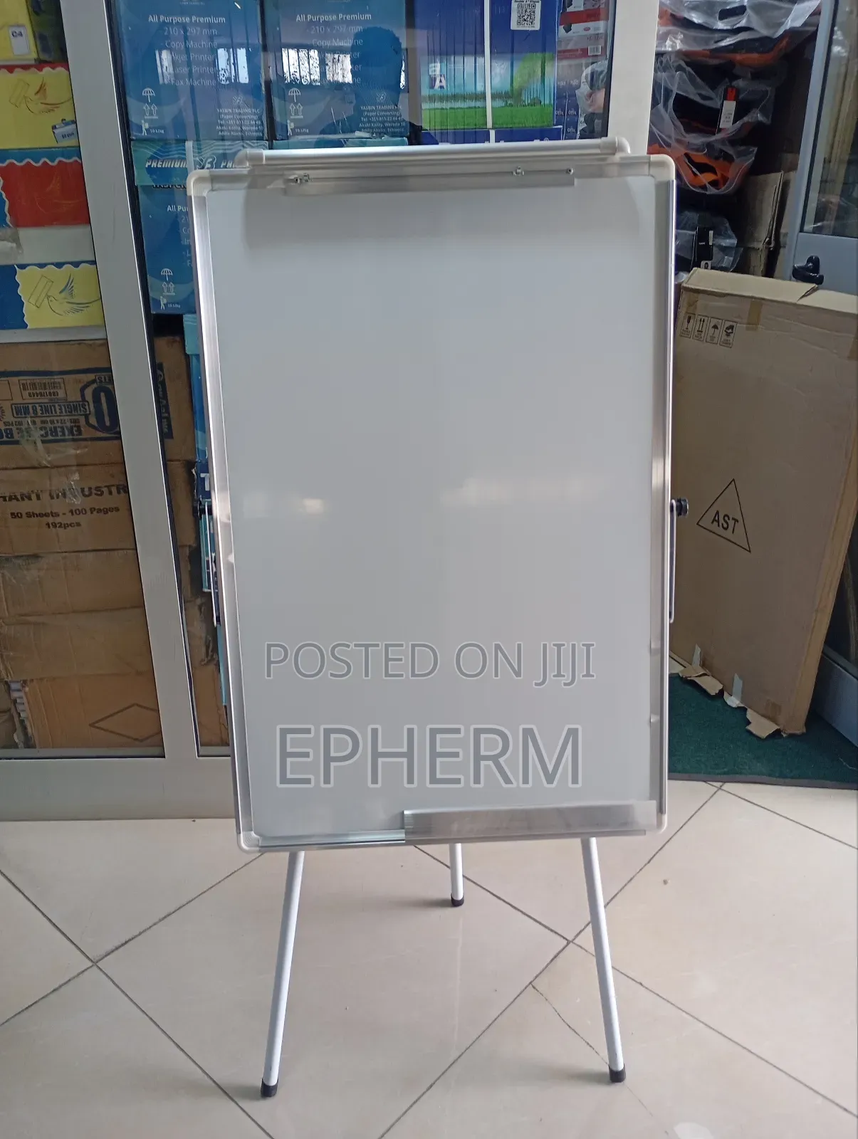 White Bord With Stand