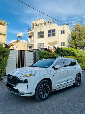 Photo - Hyundai Santa Fe 2022 White