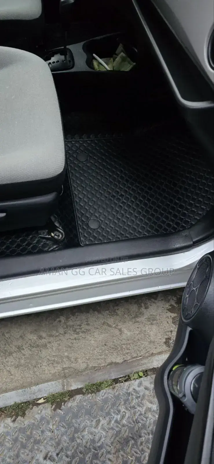 Toyota Yaris 2012 Silver