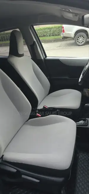 Toyota Yaris 2012 Silver