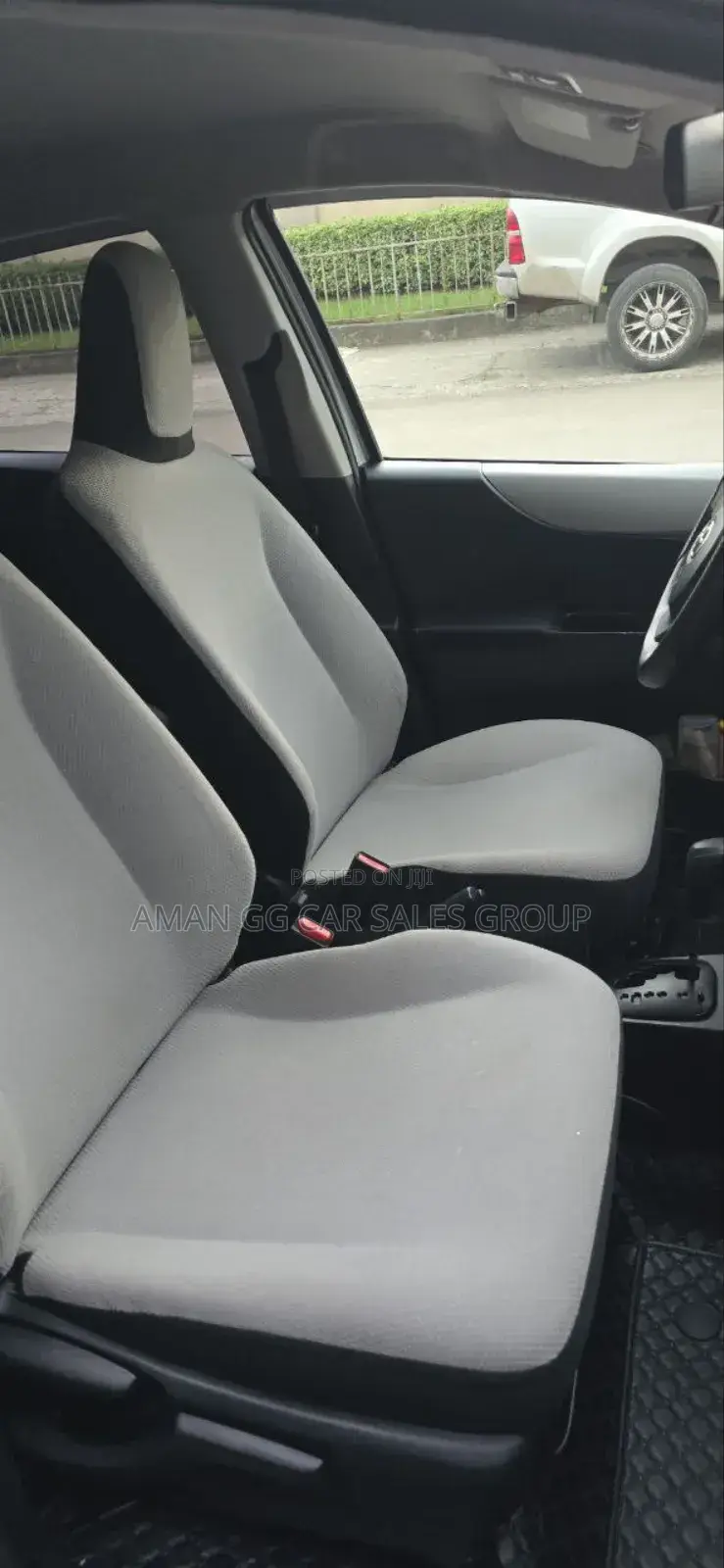 Toyota Yaris 2012 Silver